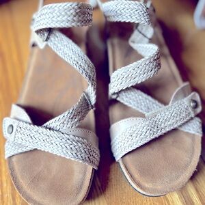 Woman’s Taos sandals